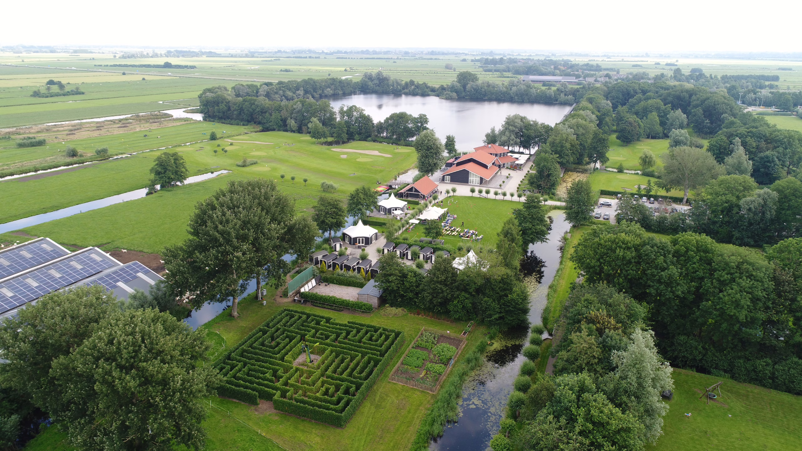 Luchtfoto Buitenplaats Kameryck incl. doolhof
